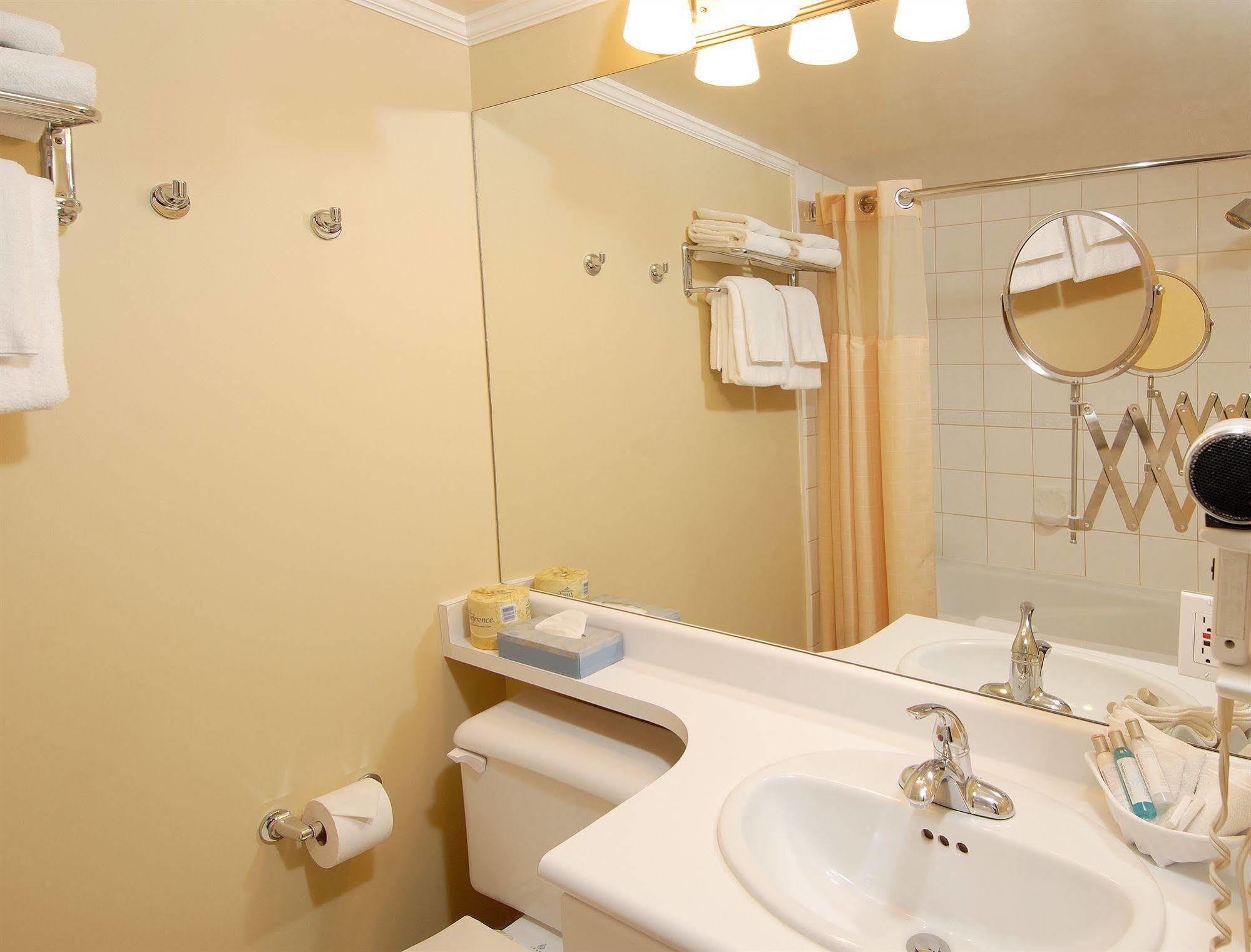 فانكوفر Robson Suites المظهر الخارجي الصورة